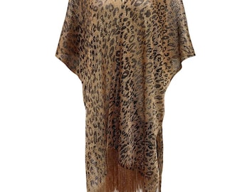 Kimono con borlas de hilo metálico y estampado de leopardo dorado de Personalized Kuati Mayfair