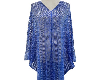 Poncho tipo kimono de punto metalizado en azul real de Kuati Mayfair