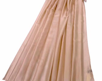 Beige Champagner Seidenschal Brautschal Elfenbeinfarbener Seidenschal von Kuati Mayfair