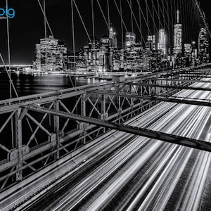 Brooklyn Bridge Impresión en blanco y negro - New York Photography - NYC Manhattan Skyline Light Trails - Urban Modern Photograph Photo Wall Art