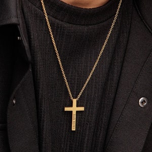 Colar de cruz de ouro masculino personalizado, presente católico cristão personalizado, presentes de versículos bíblicos cristãos de batismo, presente de namorado, presente de marido