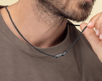 Personalisierte schwarze Herrenhalskette, personalisiertes Geschenk für Papa, gravierter Schmuck für Männer, Namenskette, Datumskette, Ehemanngeschenk, Vatergeschenk