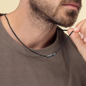 Colar preto masculino personalizado, presente personalizado para o pai, joias gravadas para homens, colar com nome, colar com data, presente para marido, presente de Natal