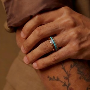 Bague en tungstène avec bois de cerf : incrustation de bois de koa, alliance, or rose 8 mm