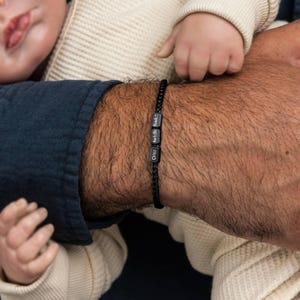 Pulsera con nombre para niños, regalo para papá, pulsera negra personalizada para hombre, regalo personalizado para papá, joyería grabada para hombre, collar con nombre, regalo para esposo