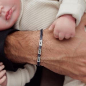 Papa-armband, aangepaste grijze papa-armband met kindernaam, veganistische herenarmband, cadeau voor echtgenoot, cadeau voor Vaderdag Valentijnsdag