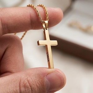 Collar con colgante de cruz de acero inoxidable para hombre, cruz grabada, joyería minimalista personalizada para hombre, regalo de Navidad, regalo cristiano, cruz