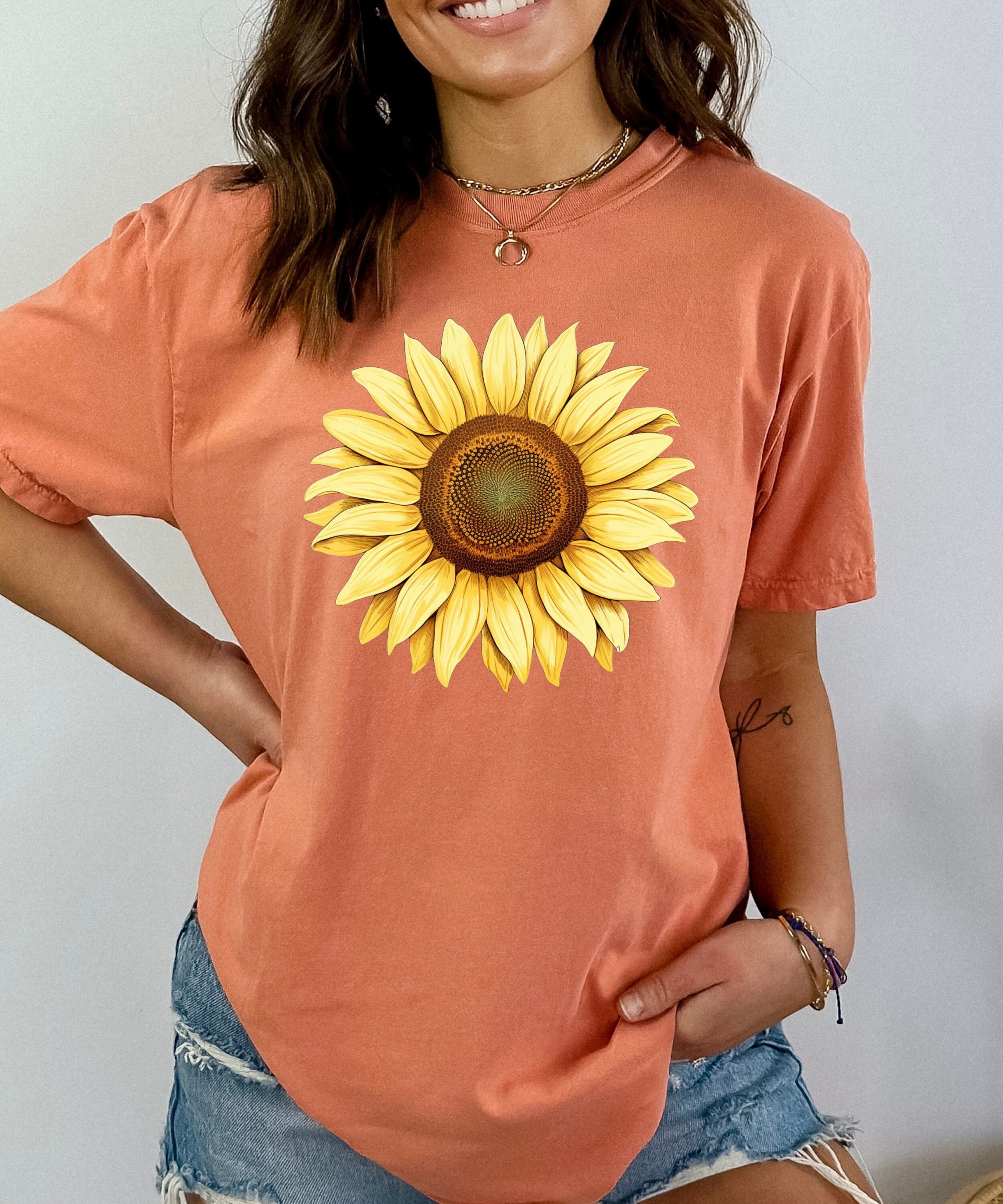 Tシャツ・カットソー SUNFLOWER Men T Shirts 2018KHAKI Beige Sunflower King t-shirt - Beige - Men | 2018KHAKI | thebs.com