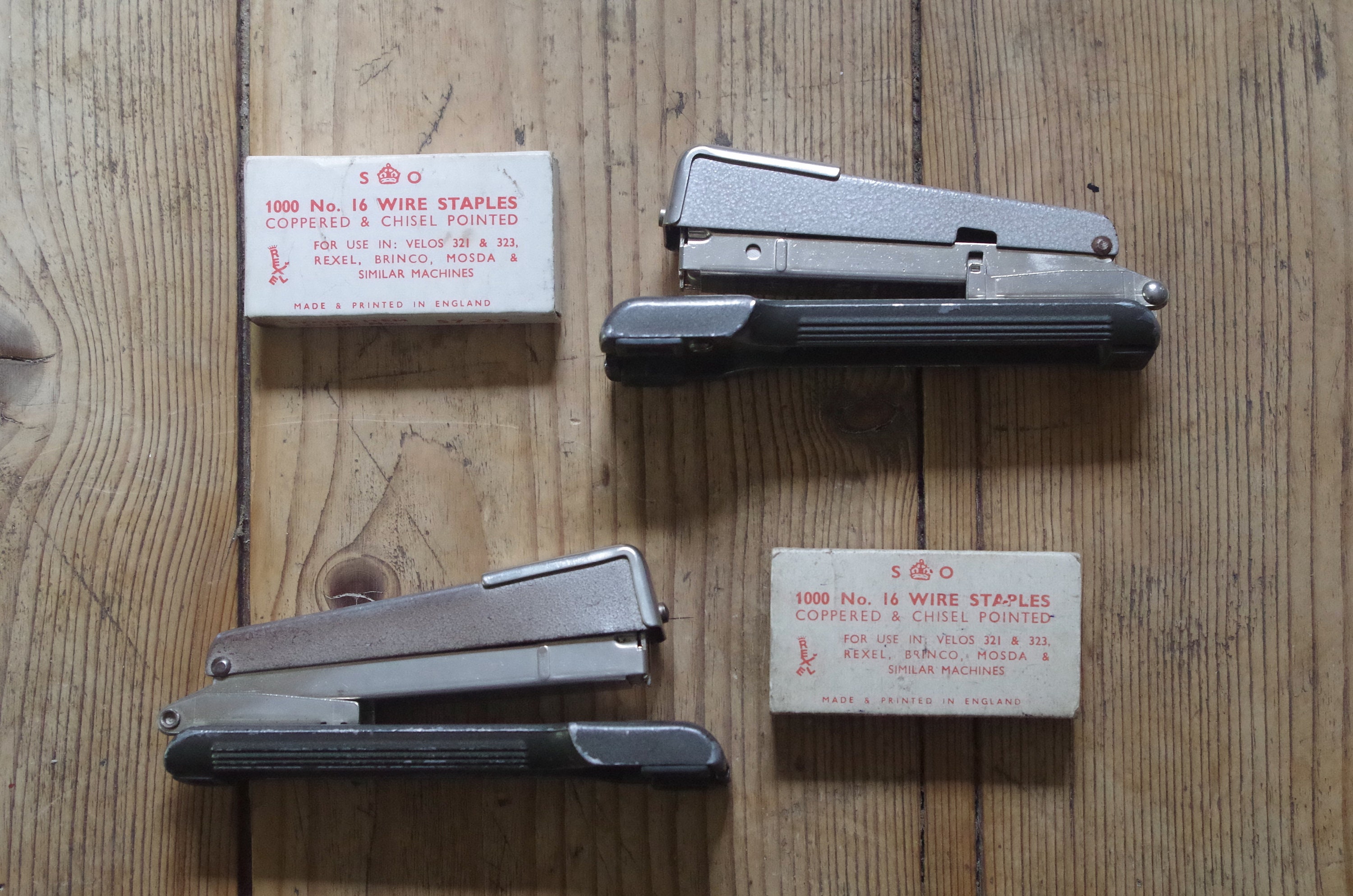 Massage poeder rook Vintage nietmachine met doos nietjes HMSO Rapid 41 - Etsy Nederland