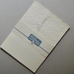 Vintage Hochzeitseinladungen - Set x22 Geprägte Papiereinladungen - 'Aldbury - Printers Cards' - Deadstock - Vintage Briefpapier
