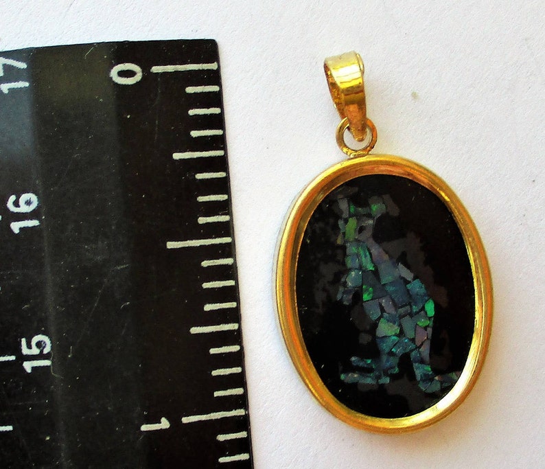 Kangaroo Pendant 18kt Gold Filled Kangaroo Pendant 24x16x4mm Opal Chips in Resin form Kangaroo Resin Kangaroo Pendant