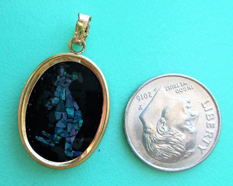 Kangaroo Pendant 18kt Gold Filled Kangaroo Pendant 24x16x4mm Opal Chips in Resin form Kangaroo Resin Kangaroo Pendant