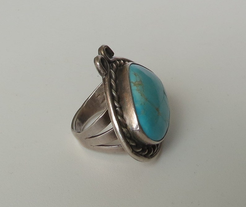 Vintage Turquoise Silver Ladies Ring