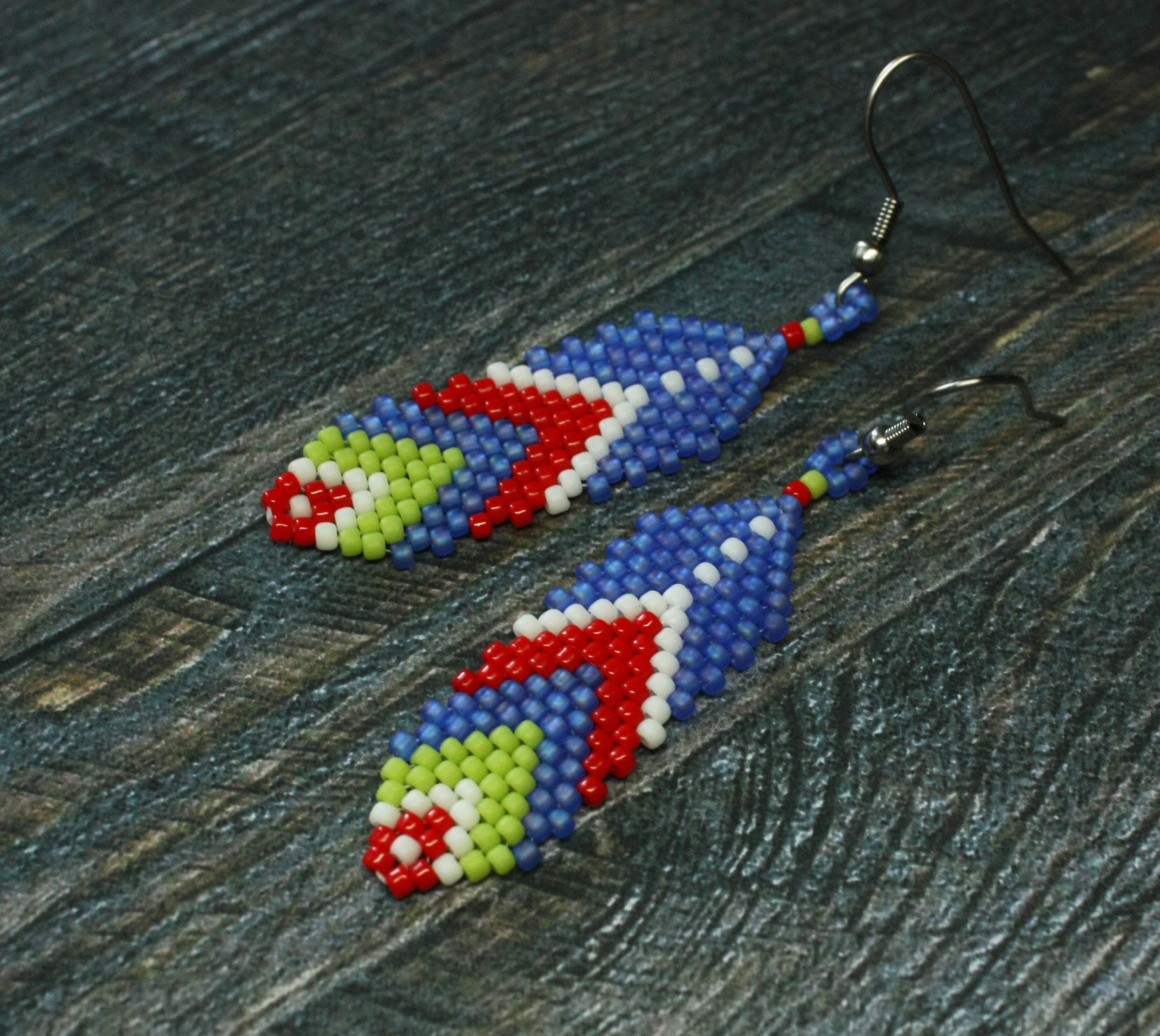 Native american beaded feather best sale earrings