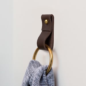 Petite lanière en cuir avec anneau en laiton, crochet mural pour suspendre, rangement pour serviette, porte-serviettes de salle de bains moderne, boucle en cuir, support pour foulard
