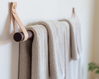 Leather & Wood Hanging Towel Rail Holder Kit wall mounted rack for bath towels hand towels simple brass bathroom fixture wall mounted décor