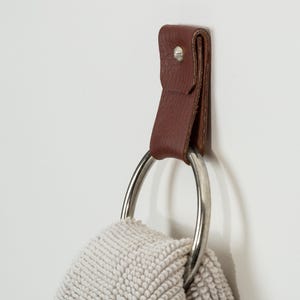 Small Wide Round End- Silver Towel Ring modern hand towel hook wall hanging Leather Strap loop hanger holder bathroom boho interior design