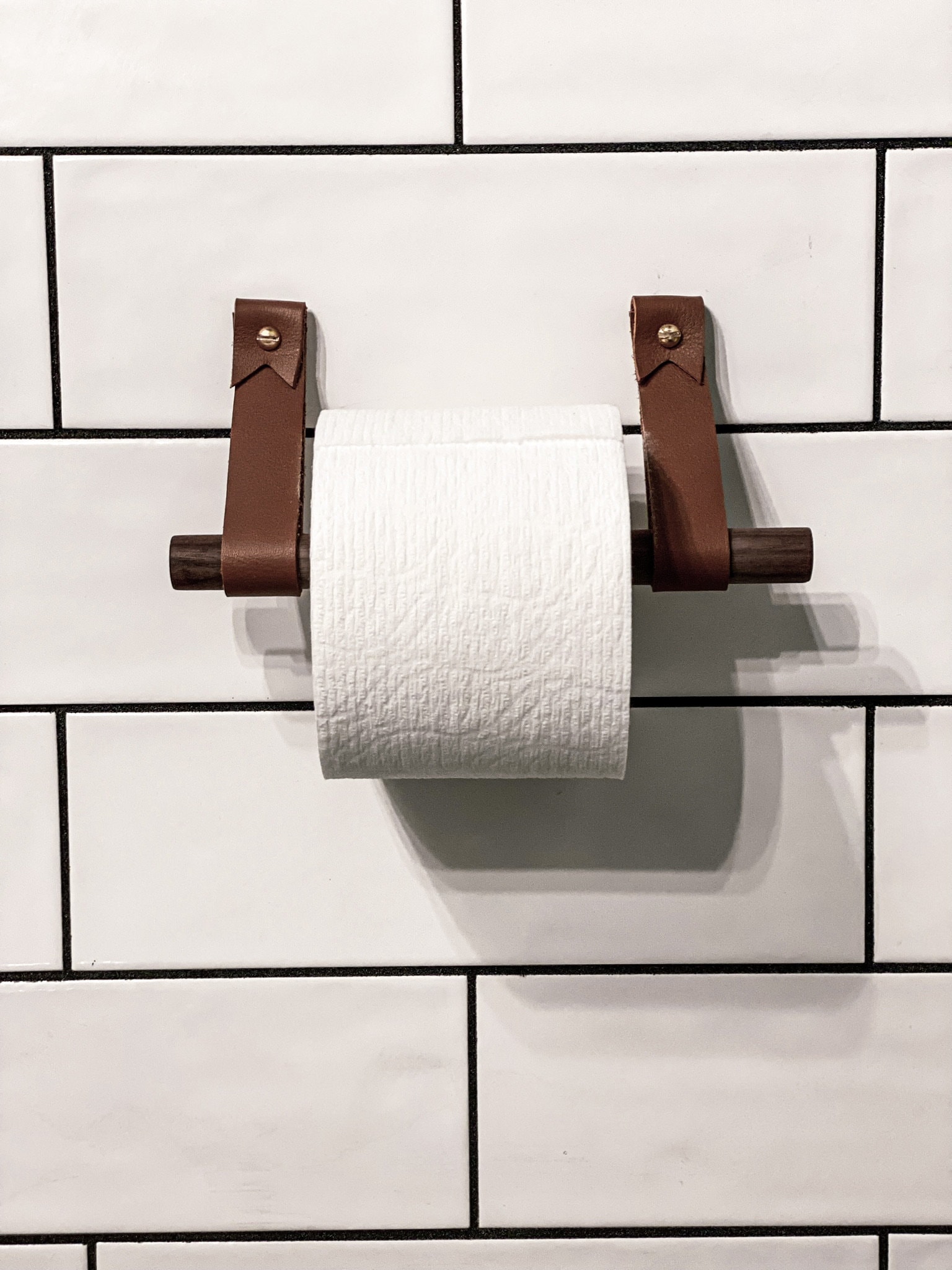 Toilet paper holder from leather and wood, rounded ends – Rowzec Design