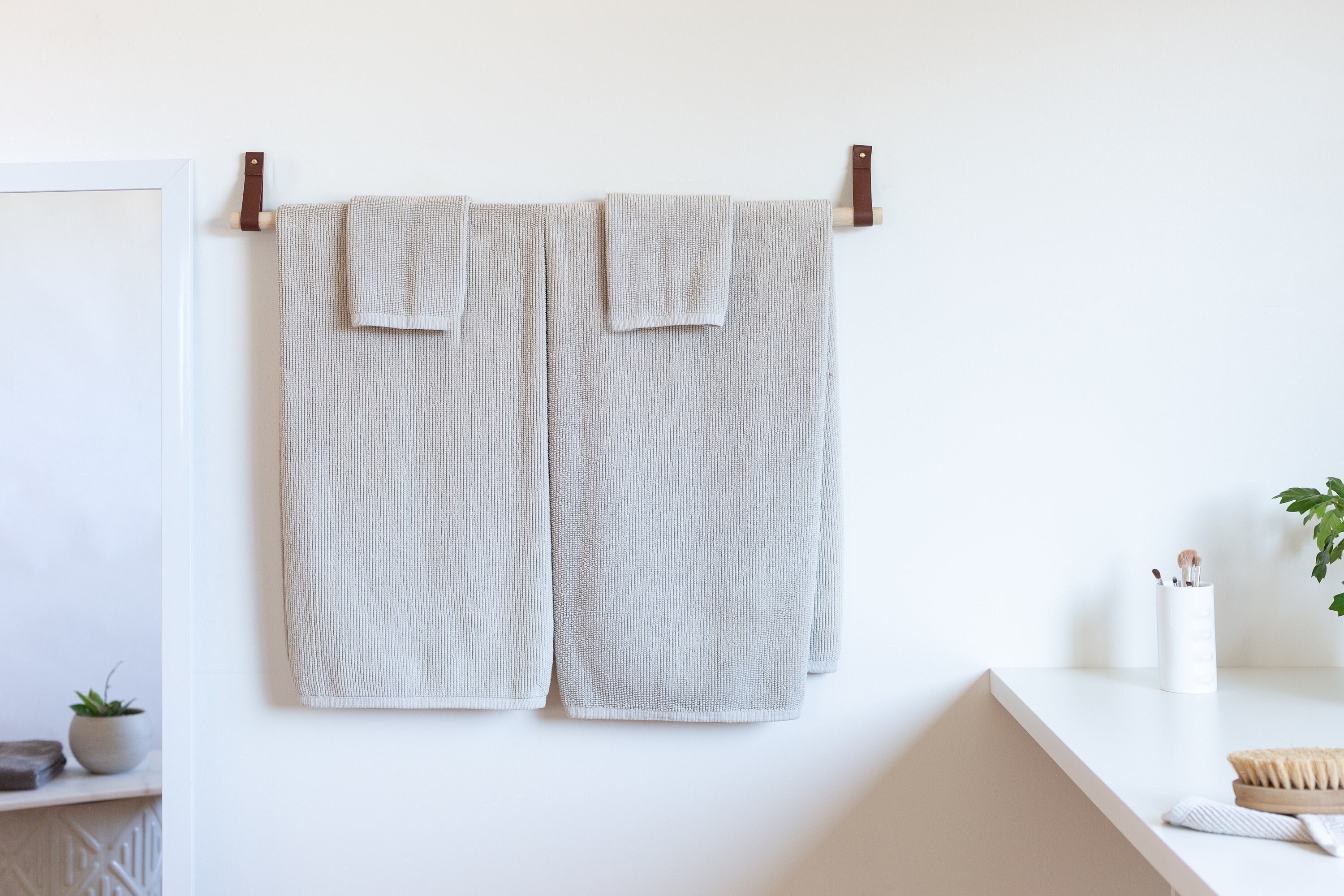 Hanging Towel Rail Leather & Wood Holder wall mounted rack for bath towels hand towels simple brass bathroom fixture wall mounted farmhouse