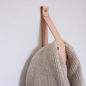Grand crochet mural en cuir pour suspension mural avec rangement pour serviette Veg Tan
