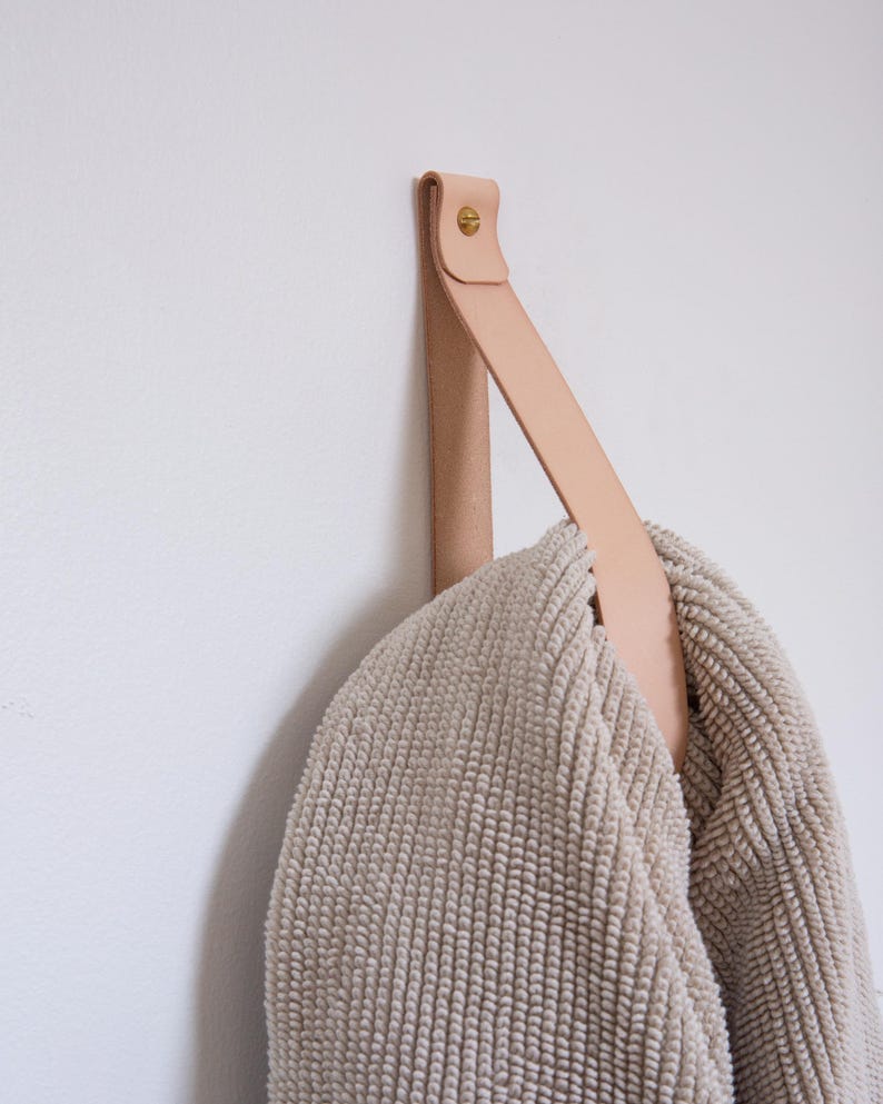 Grand crochet mural en cuir pour suspension mural avec rangement pour serviette Veg Tan