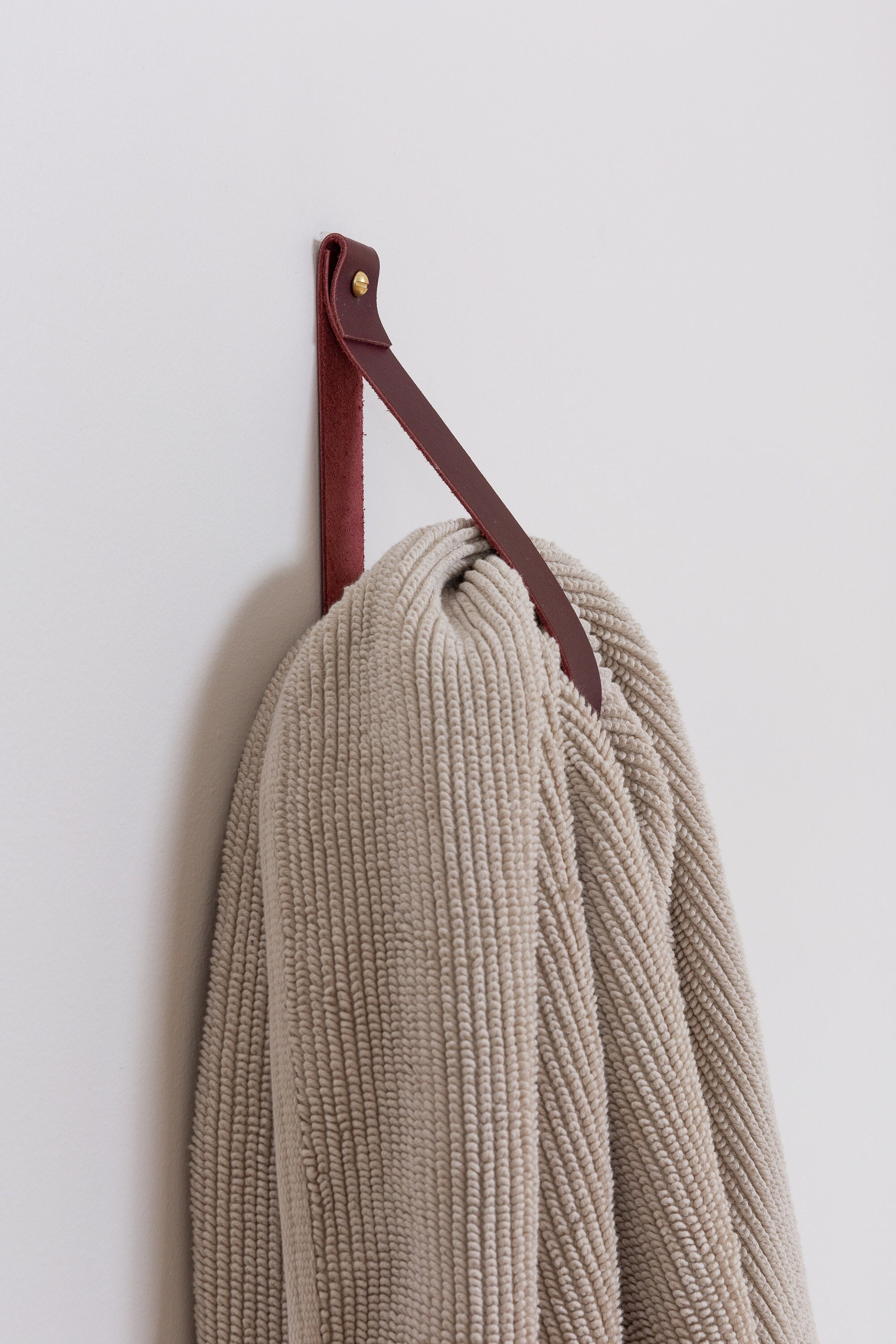 KEYAIIRA - Small Leather Wall Hook, wall hanging strap towel hook for wall  leather loop strap for scarf storage boat paddle holder minimal towel bar