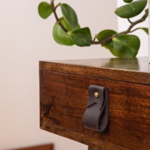 Closeup of a Small Wide Pull installed on a bedside table.