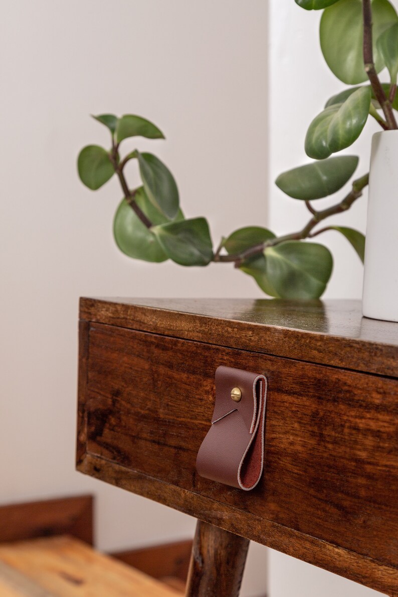 Closeup of a Small Wide Pull installed on a bedside table.