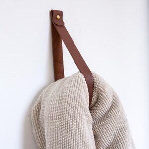 Grand crochet mural en cuir pour suspension mural avec rangement pour serviette Walnut