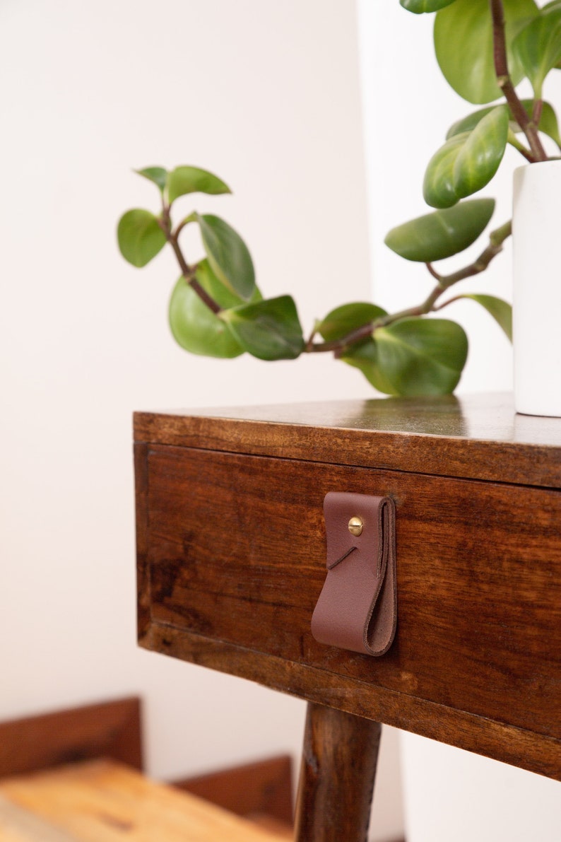 Closeup of a Small Wide Pull installed on a bedside table.