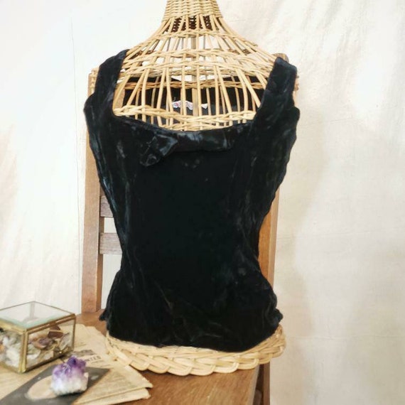 Vintage 1950s black velvet top!