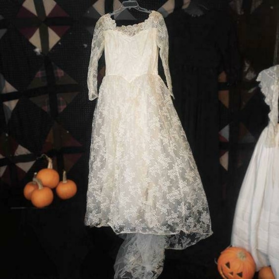 Vintage 1940s 1950s wedding dress!