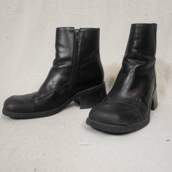 Vintage 1990s chunky leather boots!