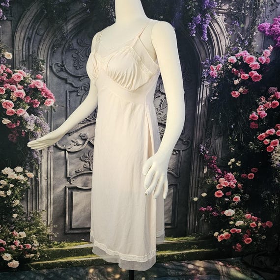 Vintage 1960's Slip Lingerie Dress Nightgown Pale Petal Pink Van Realty View 6