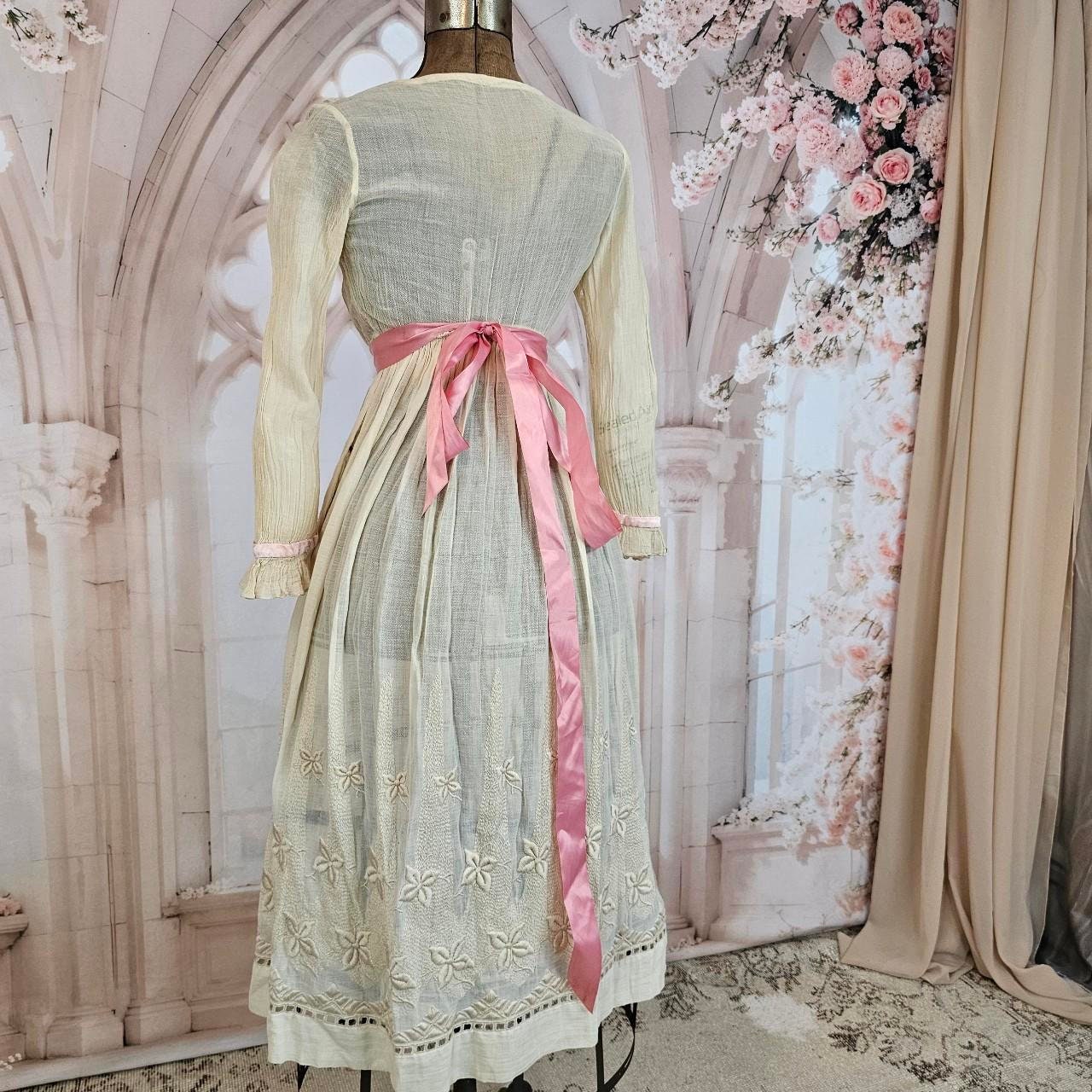 Antique Edwardian 1910s Muslin Gauzy off White Embroidered