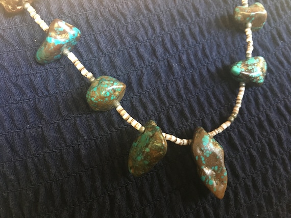 Native American Brilliant Vintage Santo Domingo Pilot Mountain Turquoise Chunks Necklace Native American Brilliant Vintage Santo Domingo Pilot Mountain Turquoise Chunks Necklace