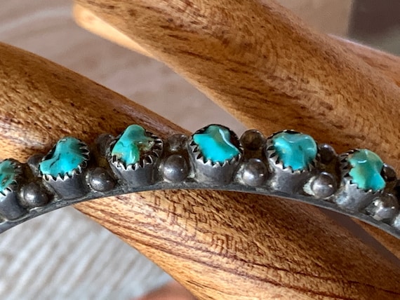 Petite Vintage Native American Navajo Turquoise Nugget Sterling Silver Necklace Petite Vintage Native American Navajo Turquoise Nugget Sterling Silver Necklace