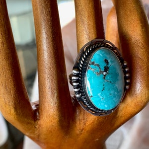Peggy Skeets Ring Nevada Turquoise Navajo Chunky Southwestern Ring Maat 8.5 Keurmerk Gesigneerd P. Skeets PlotselingSeen