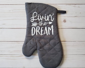 Livin' the Dream Oven Mitt: Gray Quilted Cotton
