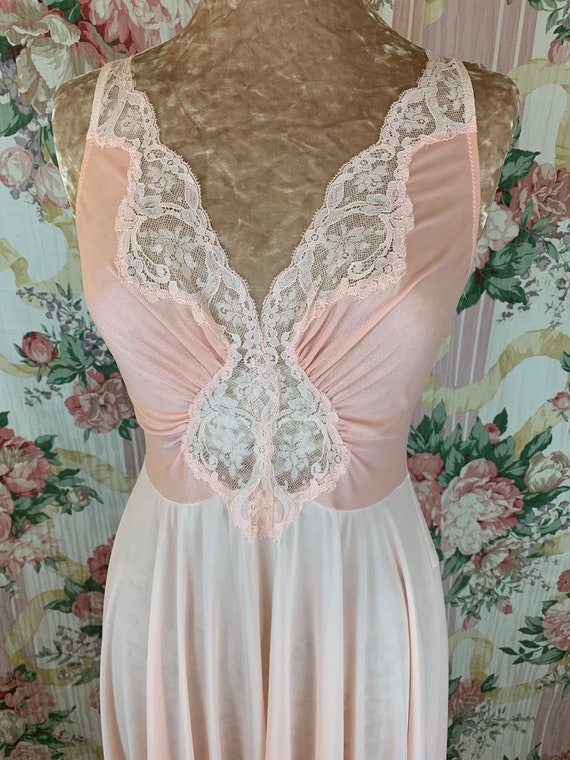 Vintage New With Tags Olga Orchid Bloom Floral Embroidered Minimizer  Underwir Bra Ivory 40D 