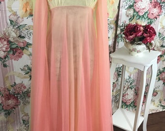 Neues Vanity Fair Peignoir Set