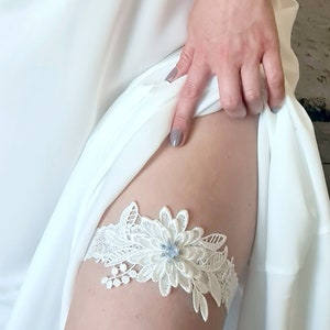 Ivory lace garter, wedding Garter, bridal garter, Ivory garter, Tossing Garter, something blue, garter for bride, Guipure lace garter, SIMI zdjęcie 1