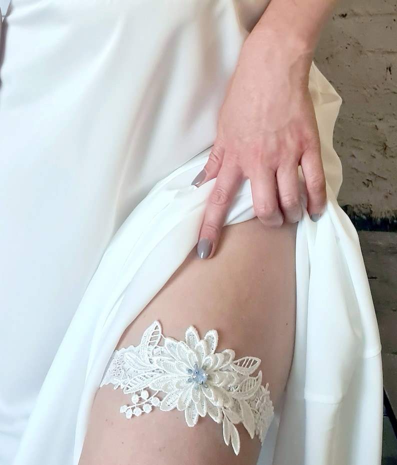 Ivory lace garter, wedding Garter, bridal garter, Ivory garter, Tossing Garter, something blue, garter for bride, Guipure lace garter, SIMI zdjęcie 1