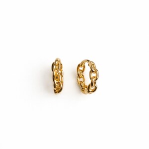 SunJewel Minimal Gold Chain Link Huggie Earrings, Timeless Small Hoop Earrings, Everyday Chunky Mini Hoops, Dainty Statement Jewelry Gift