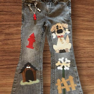 Vaqueros de Halloween &quot;Bone To Be Wild&quot; para niña: con apliques y adornos, talla 4