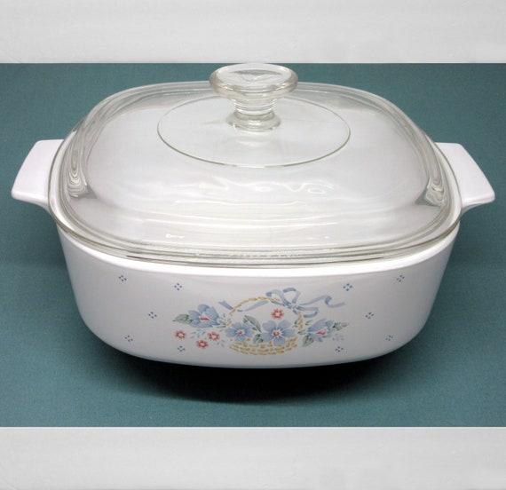 Corning Ware COUNTRY CORNFLOWER CASSEROLE A2B Two Liter with Lid Corningware Vintage