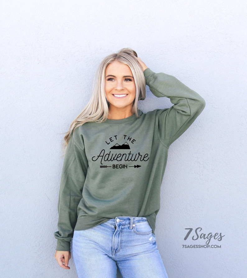 Bluza Let the Adventure Begin - Bluza kempingowa - Prezent kempingowy - Koszulka kempingowa - Swetry kempingowe - Bluza Outdoorsy zdjęcie 1