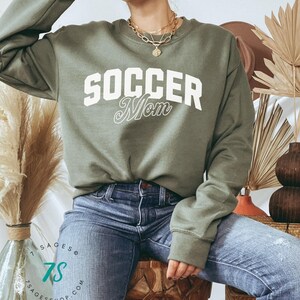 サッカーママ スウェットシャツ、ゲームデー セーター、サッカーシャツ、サッカーママ シャツ、サッカーシーズン クルーネック、ユニセックス スウェットシャツ