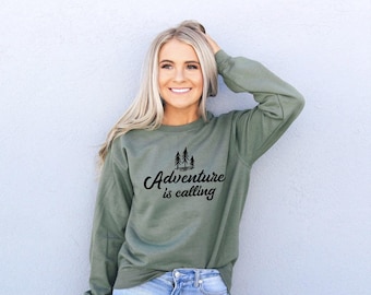 Adventure Is Calling-sweater - campingsweater - campingcadeau - campingshirt - campingtrui - outdoor-sweater