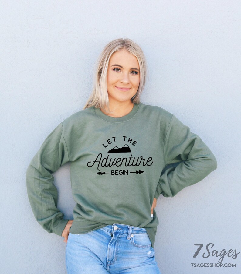 Bluza Let the Adventure Begin - Bluza kempingowa - Prezent kempingowy - Koszulka kempingowa - Swetry kempingowe - Bluza Outdoorsy zdjęcie 2